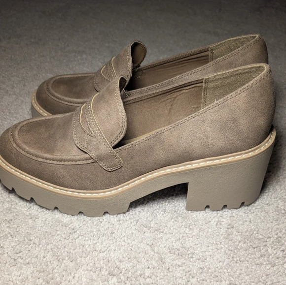 Dolce Vita Temecula Tan Faux Suede Platform Classic Chunky Heel Loafers Size 9.5 - Picture 4 of 10